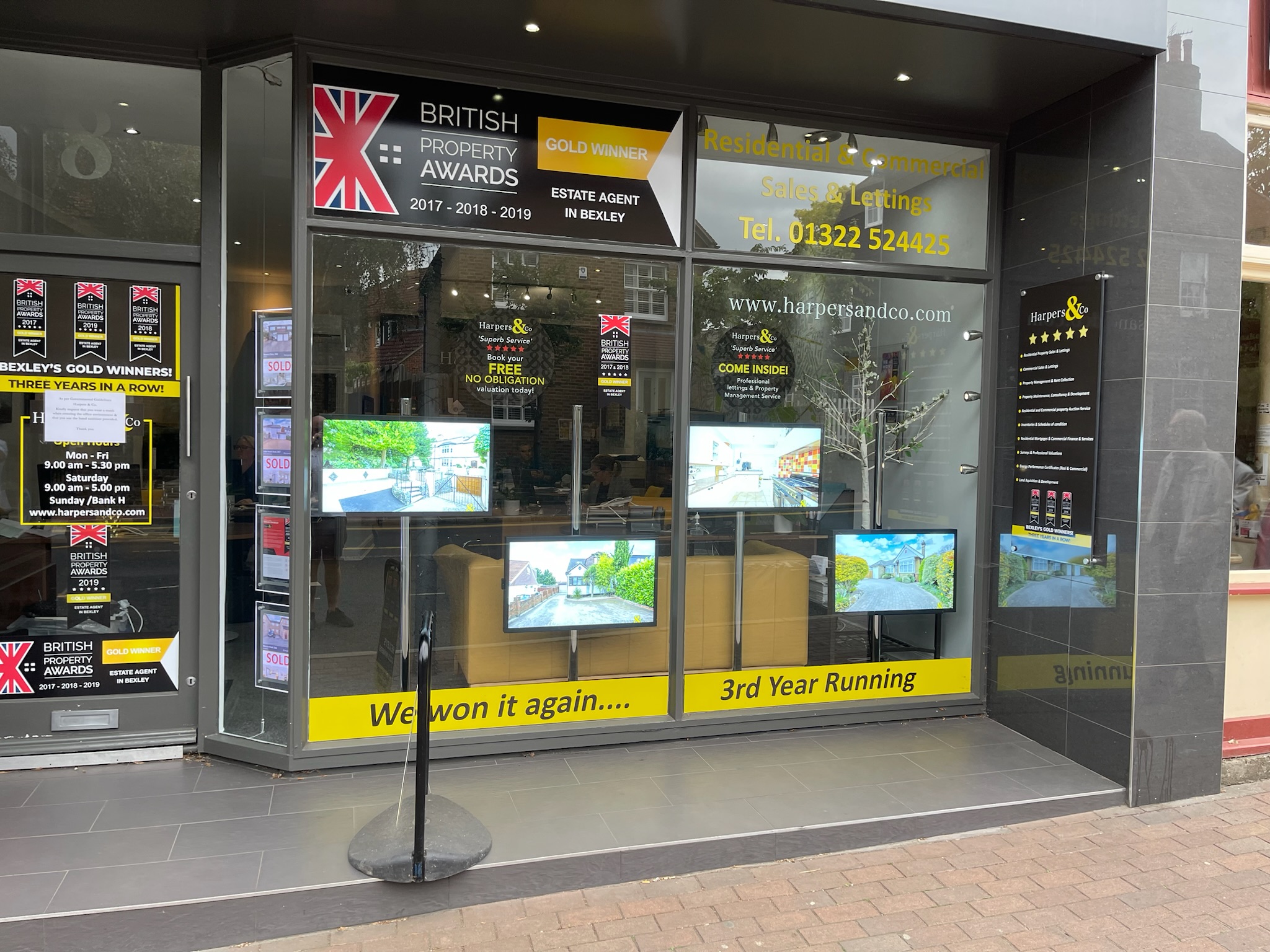 digital sign in estate agents